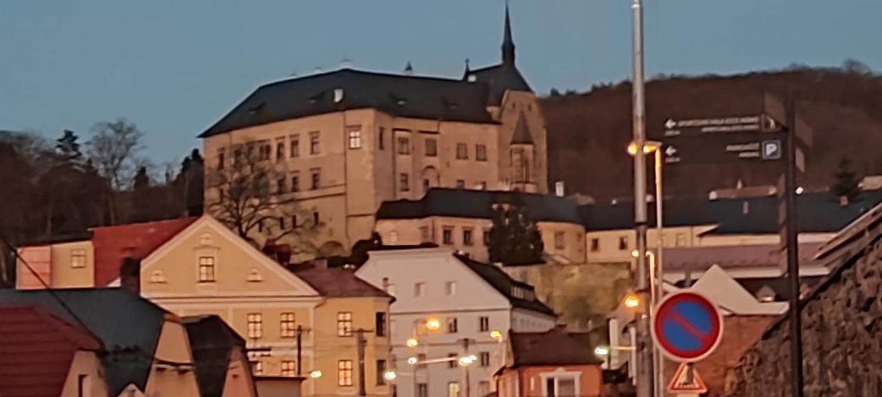 Apartmán pod Hradem NOVÉ WiFi/AC Sternberk Exterior foto